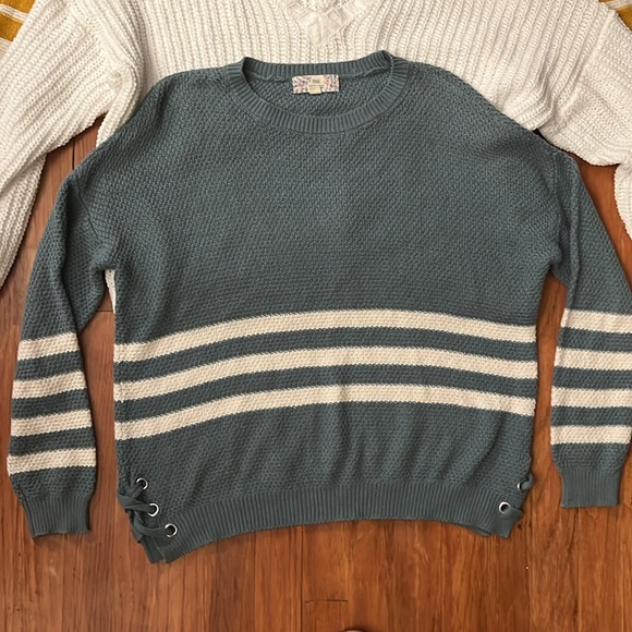 Pink Repubic , Derek heart , So ! Sweater lot - Picture 3 of 8